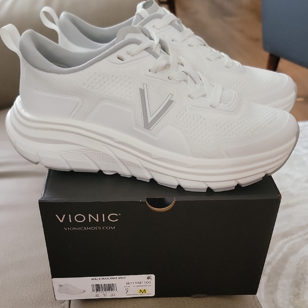 NIB VIONIC womens Sz 7 Walk Max Knit White